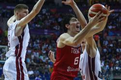 开云中国体育网页版登录包含深圳男篮迎欧篮联关键赛，赛后复出首秀，媒体盛赞，更衣室氛围转暖的词条