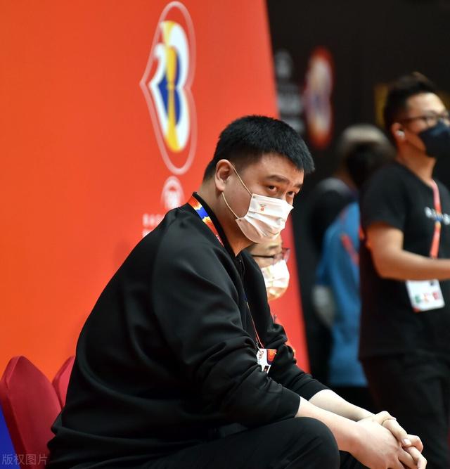 包含深圳男篮迎欧篮联关键赛，赛后复出首秀，媒体盛赞，更衣室氛围转暖的词条