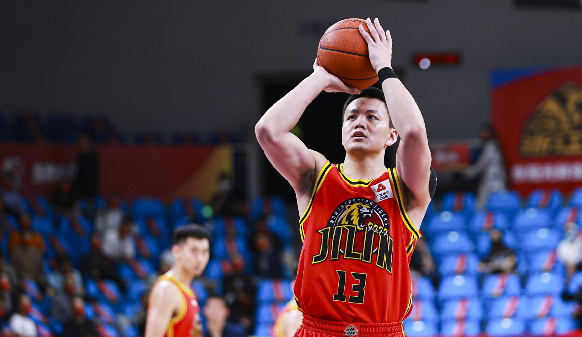 上海久事训练开放日,赛前远射贴柱引欢呼,CBA季后赛在即,资深球员宣示担当的简单介绍 上海久事训练开放日,赛前远射贴柱引欢呼,CBA季后赛在即,资深球员宣示担当的简单介绍