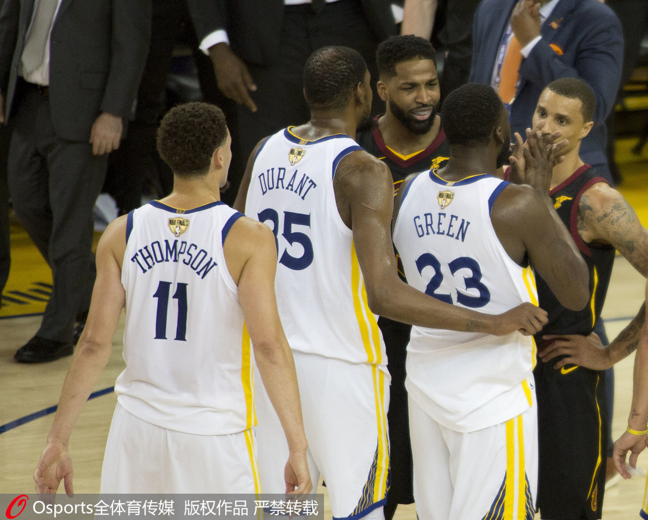 包含窗口期圣安东尼奥马刺备战英超；回应争议细节曝光；更衣室稳定；球队文化再被提及的词条