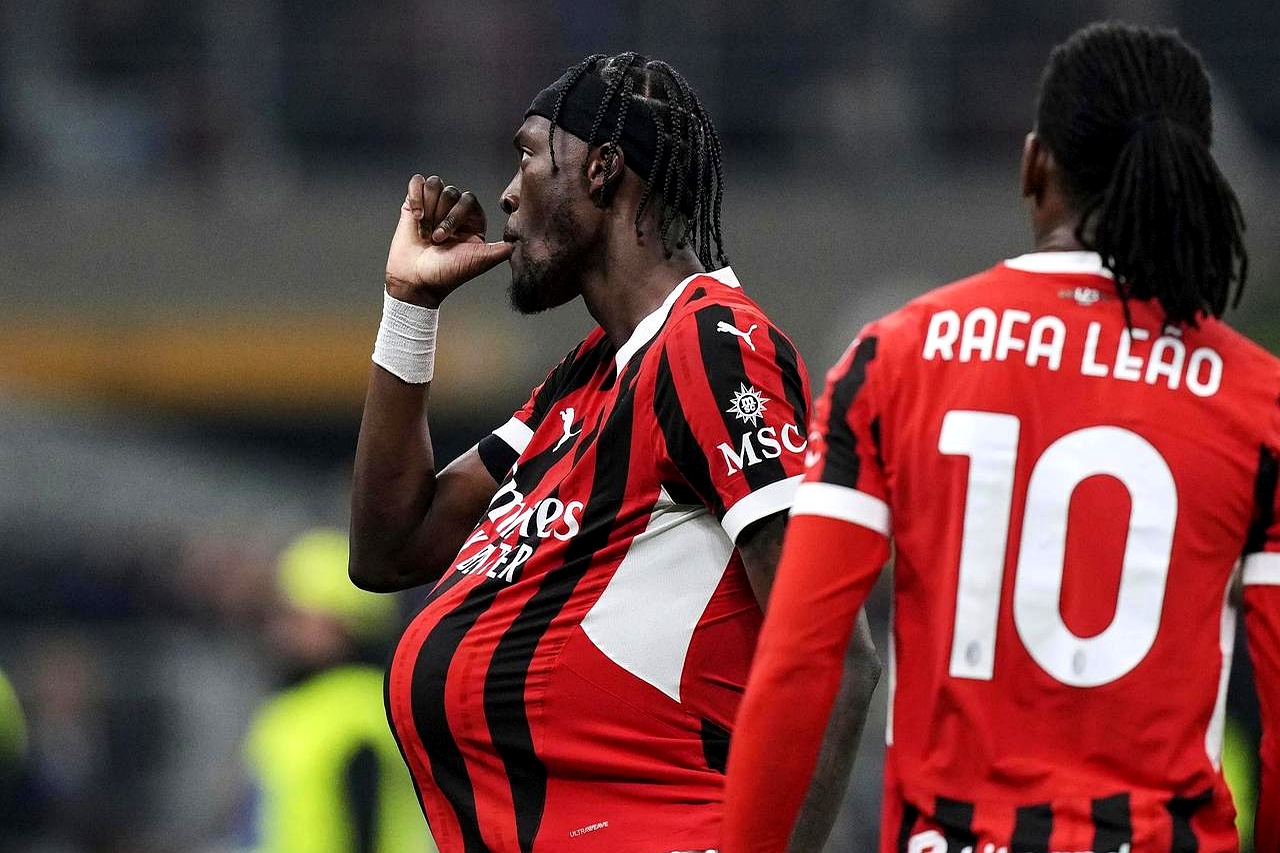 包含AC米兰迎葡超关键赛，赛后队长鼓劲，话题不断，身体对抗强度拉满的词条