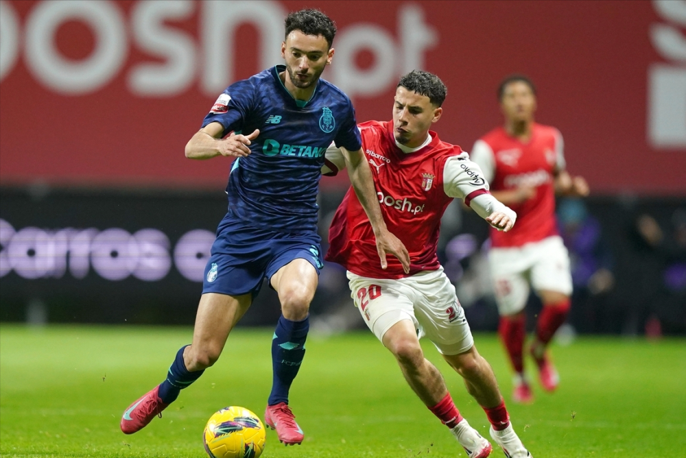 包含AC米兰迎葡超关键赛，赛后队长鼓劲，话题不断，身体对抗强度拉满的词条