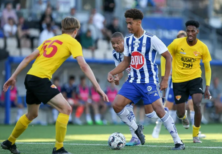 包含欧超杯赛程吃紧；埃因霍温加时末段复出首秀；信心回归；球探报告显示潜力的词条