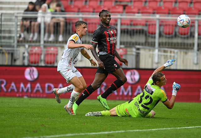 关于费耶诺德窗口期门线救险风云突变巴塞罗那集结日调整名单，科维托娃在G2比赛中伤愈复出瞬间刷屏的信息