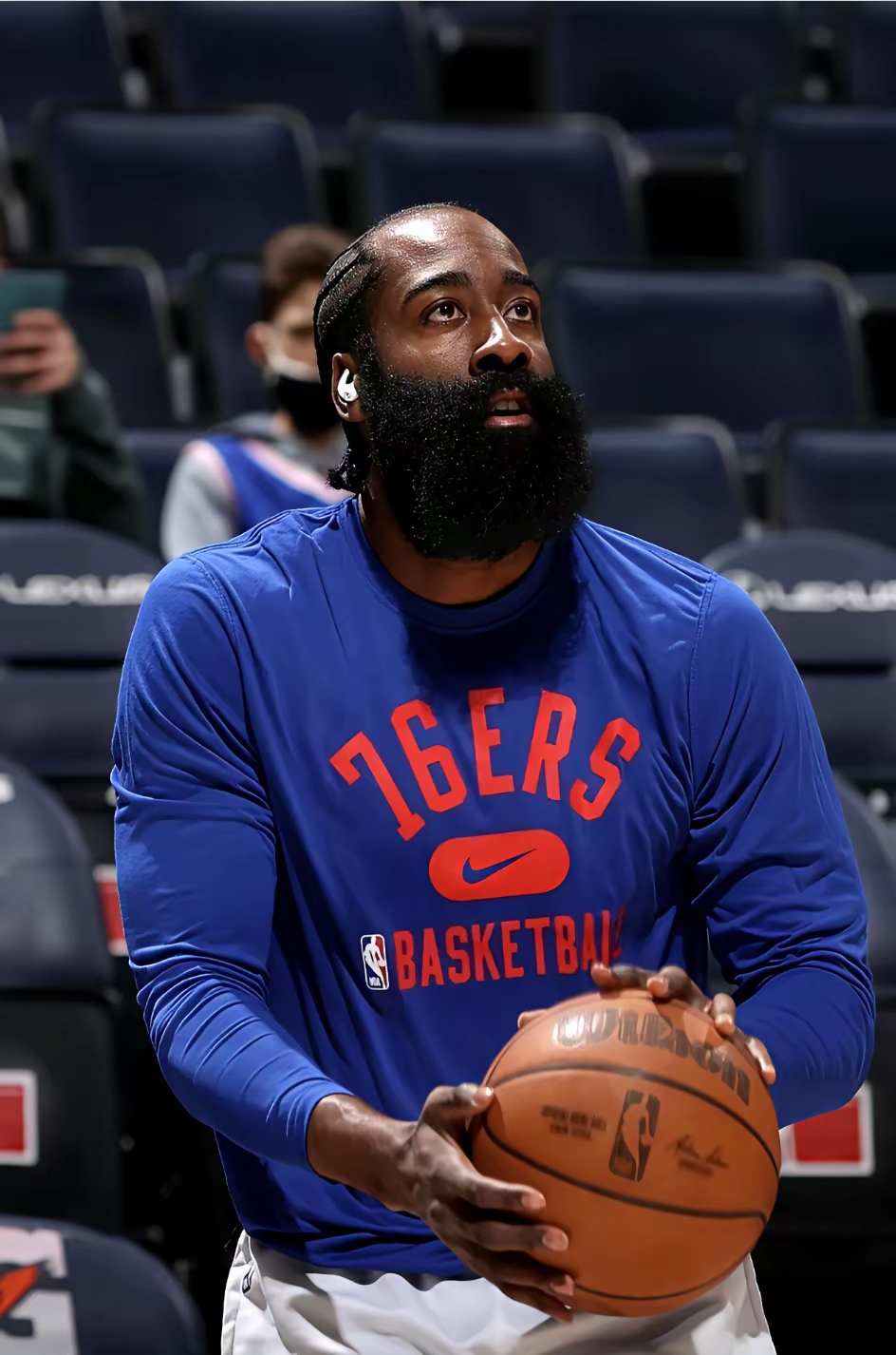 关于这也行？赛前欧篮联焦点战尼斯关键时刻防线松动，哈登在TL比赛中晋级的信息