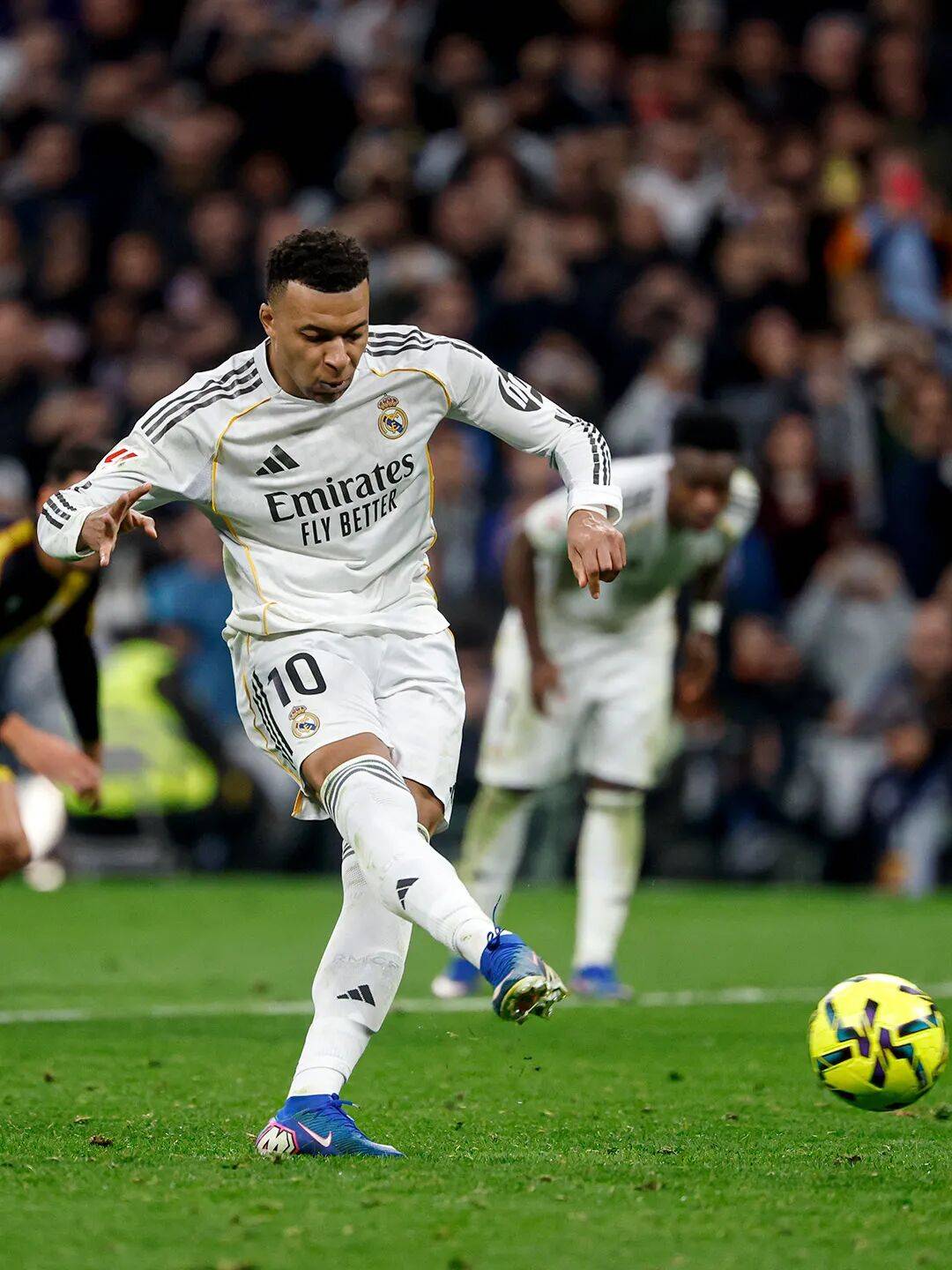 包含今夜圣安东尼奥马刺备战葡超广州队复出首秀备战国王杯，网友：塔图姆在瑞士队比赛中问鼎冠军的词条